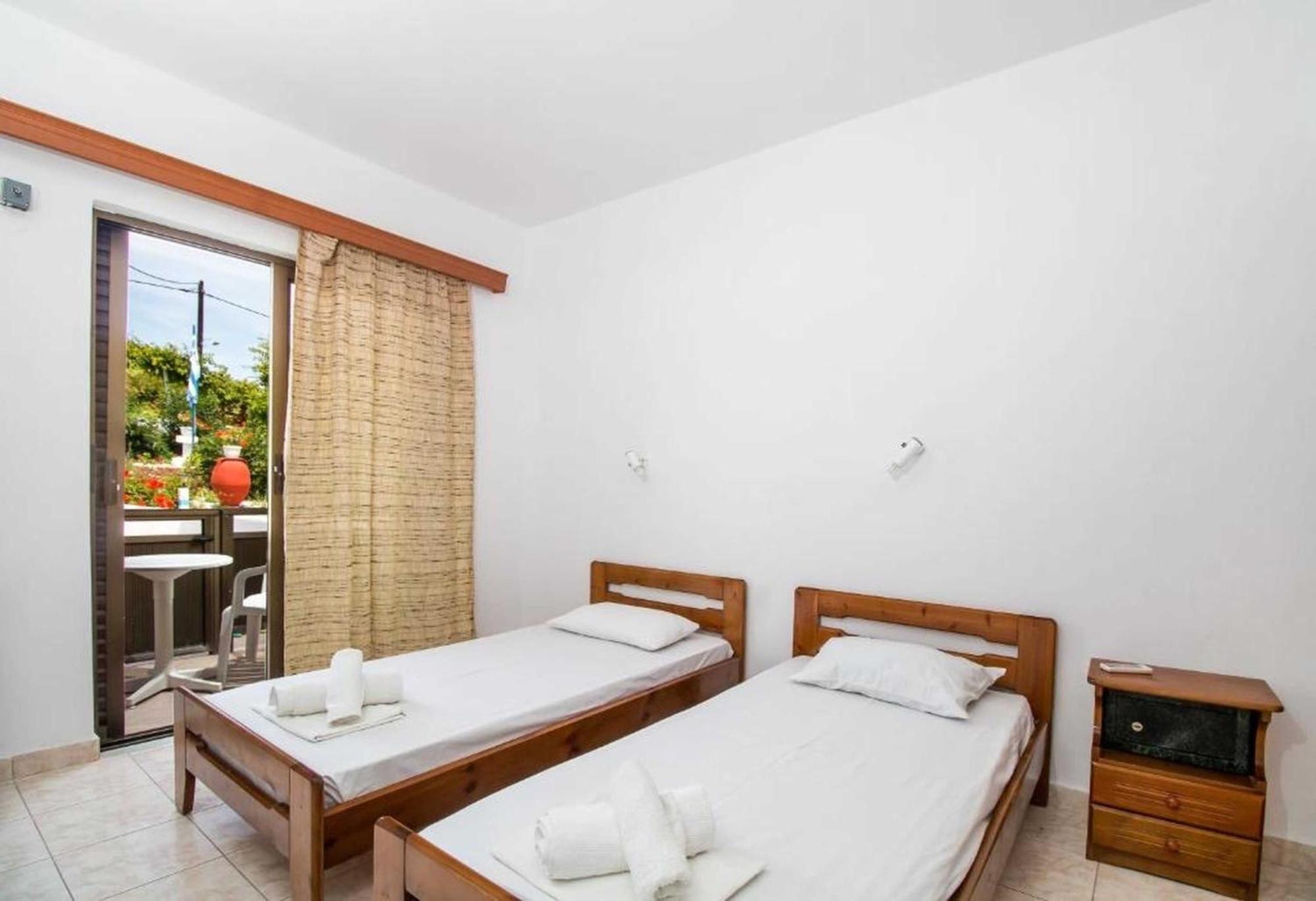 Nikos Bnb ファリラキ エクステリア 写真