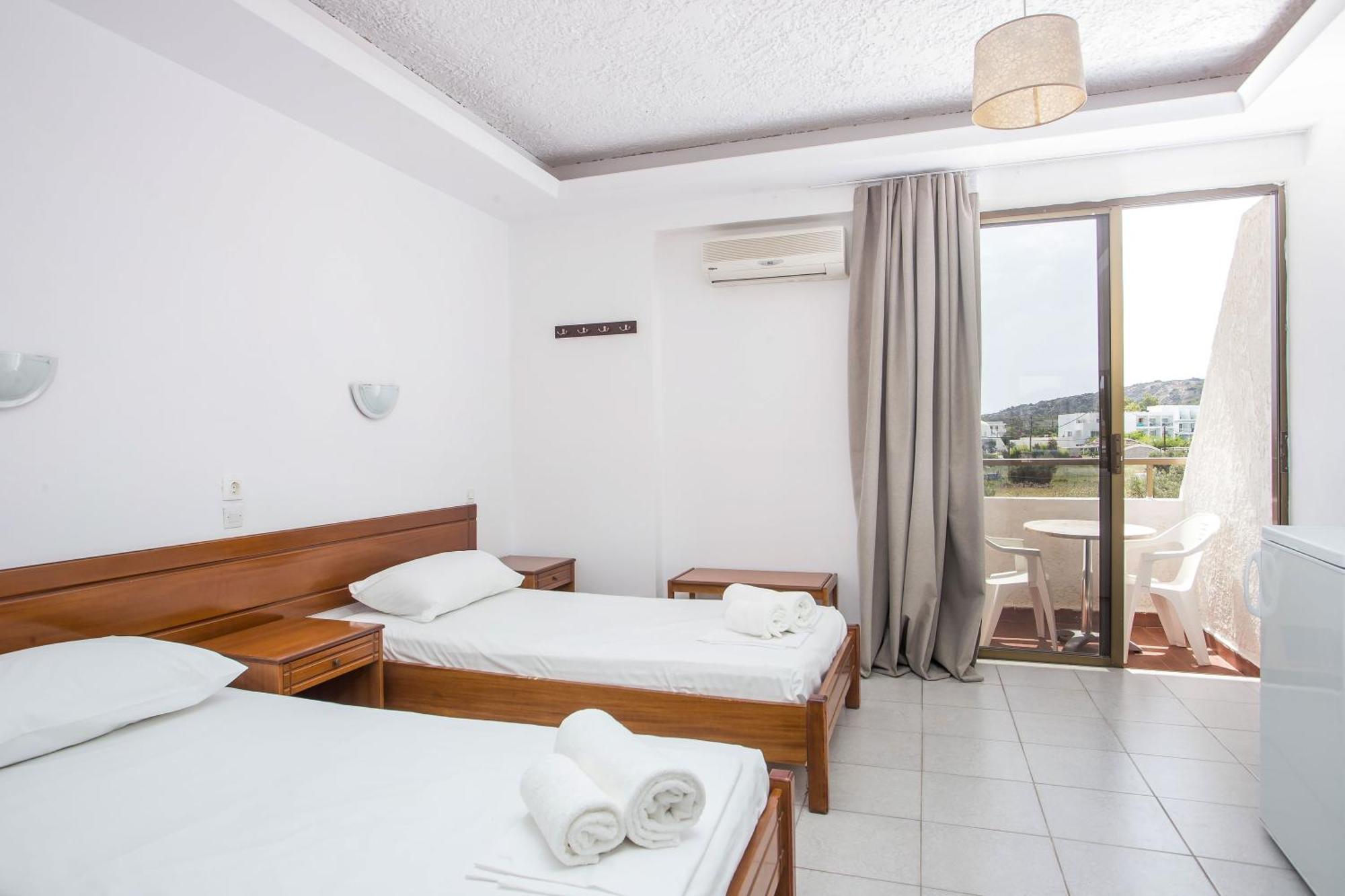 Nikos Bnb ファリラキ エクステリア 写真