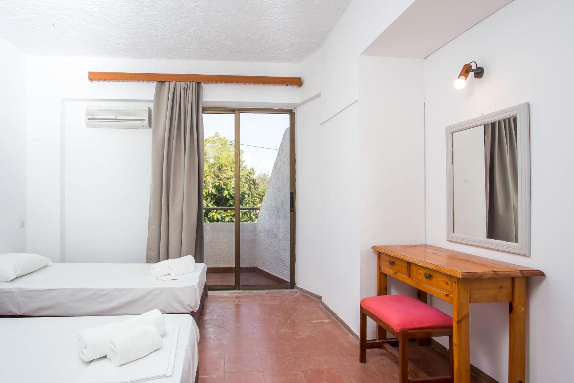 Nikos Bnb ファリラキ エクステリア 写真