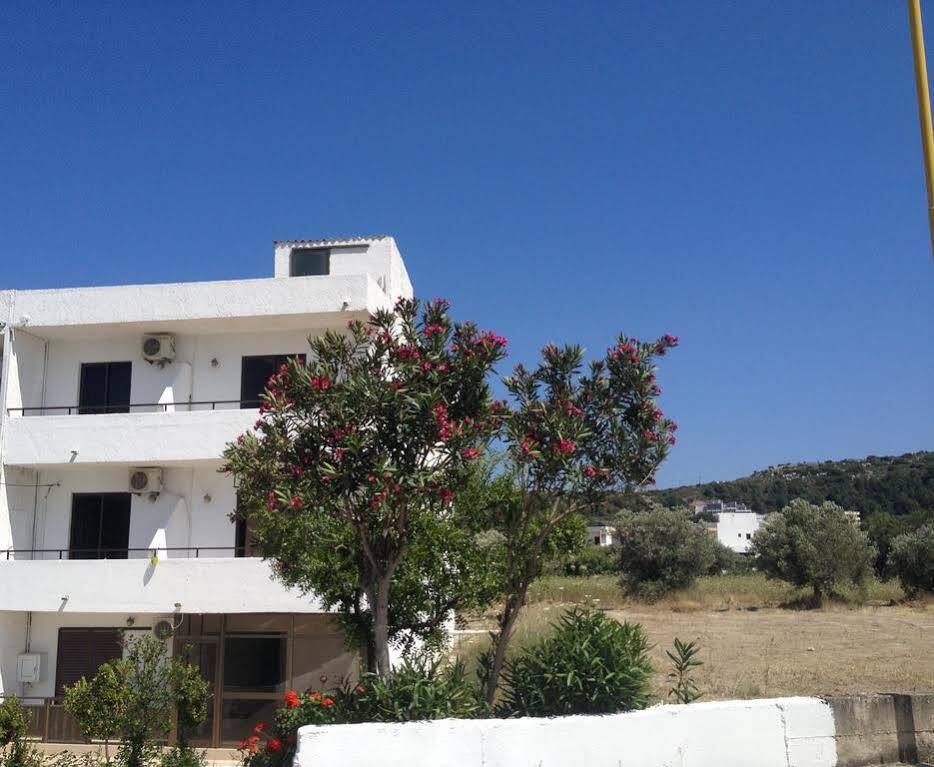 Nikos Bnb ファリラキ エクステリア 写真